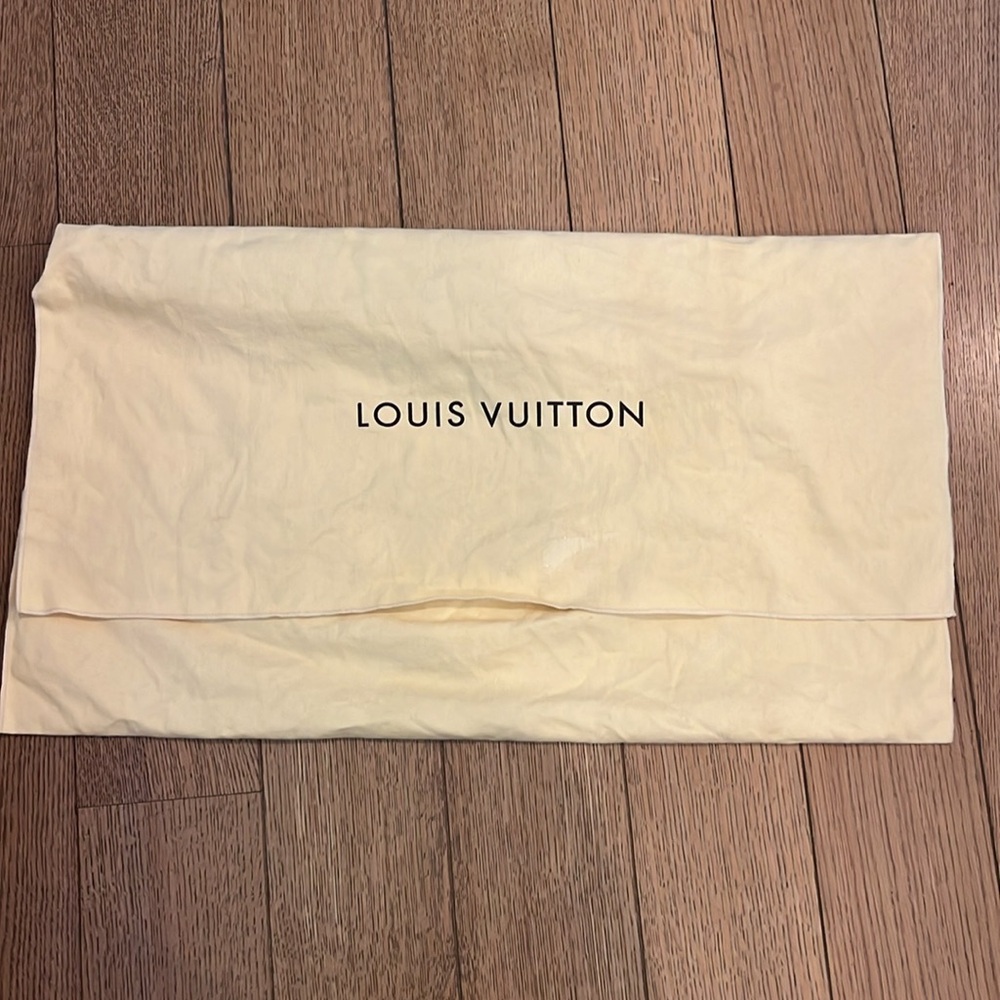 Louis Vuitton Beverly Shoulder Bag - Picture 17 of 17
